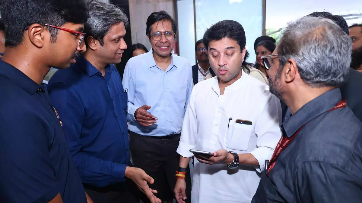 Hon'ble Minister for Communication Shri. Jyotiraditya Scindia interacting during 5G and 6G showcase